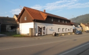 D�m s prodejnou  v Nespek�ch 