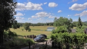 Stavebn� pozemek s rodinn�m domem v Le�anech