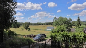 Stavebn� pozemek s rodinn�m domem v Le�anech